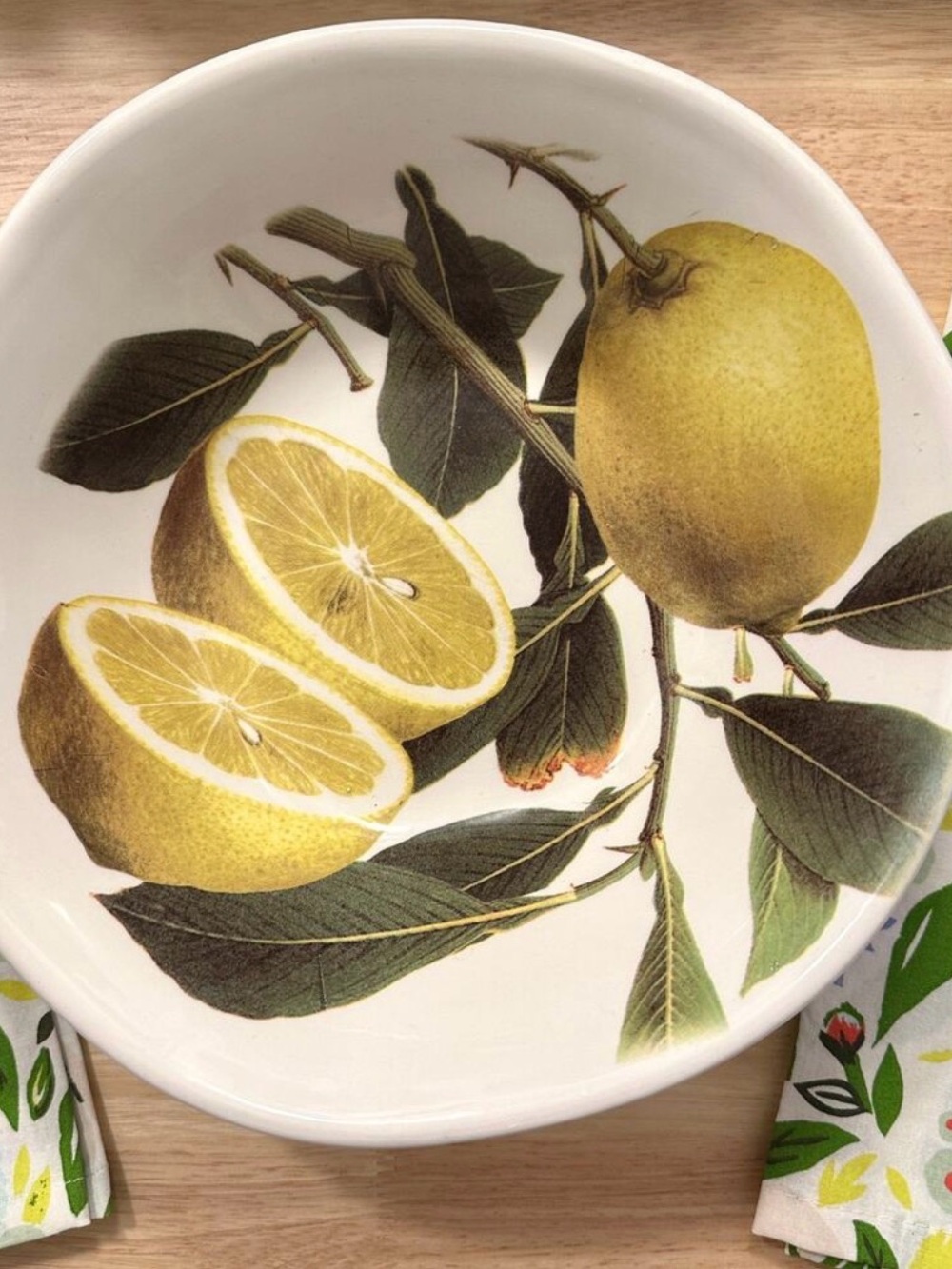 Made in Italy Valori Home Ceramic Lemon Dish & Floral Lemon Tea Towels - Picture 3 of 5